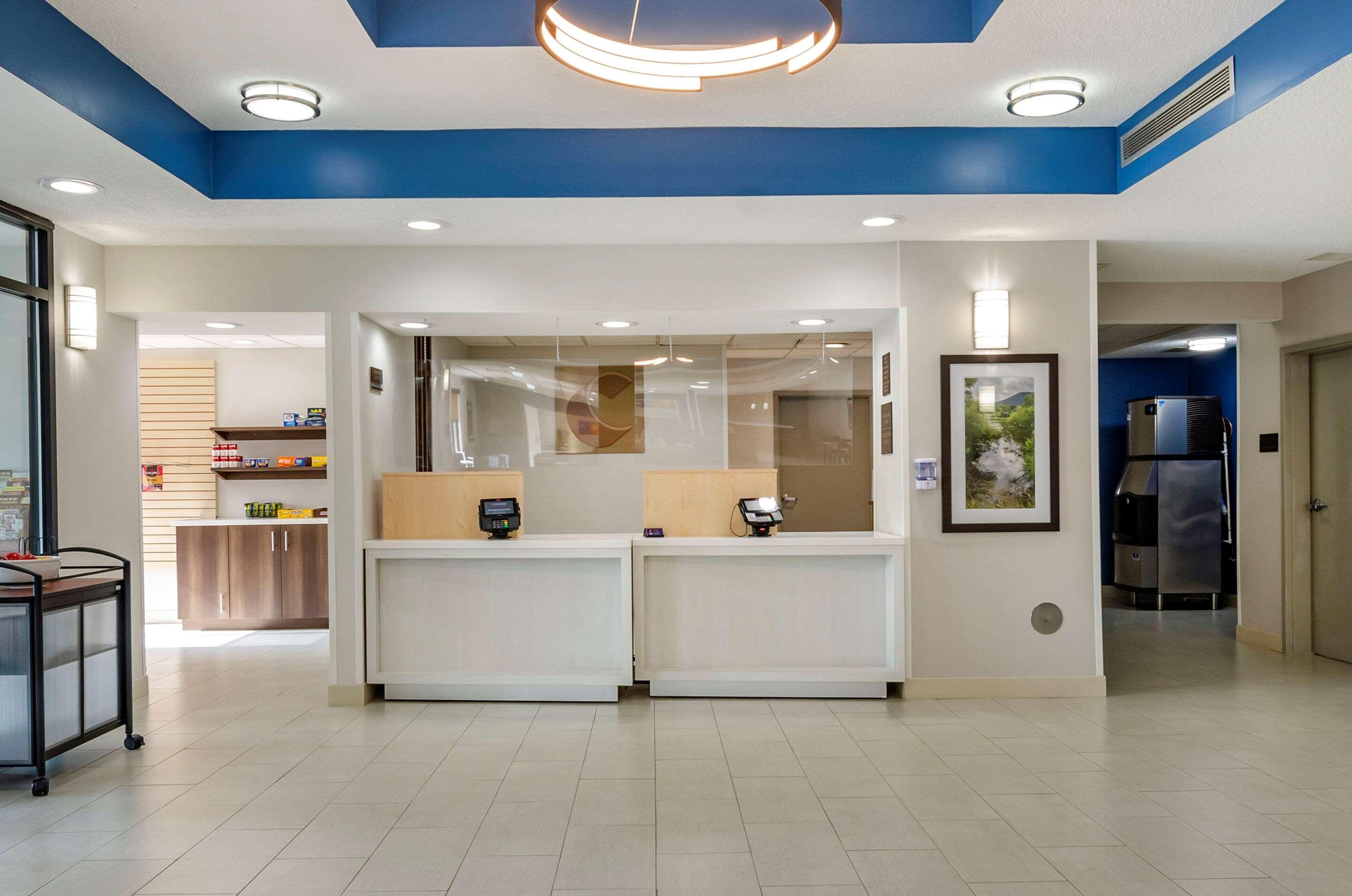 Comfort Inn & Suites Troutville - Roanoke North - Daleville Εξωτερικό φωτογραφία