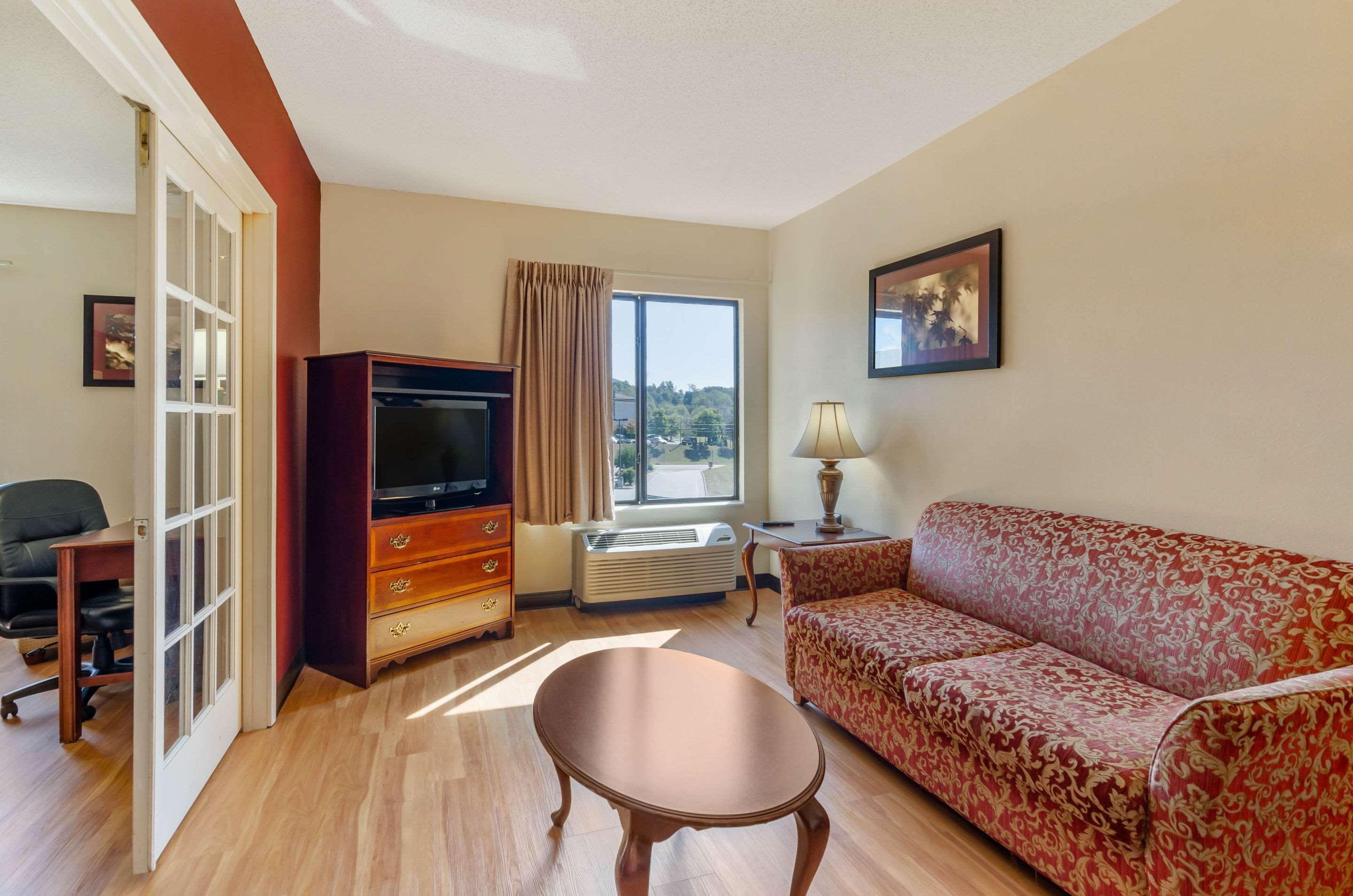 Comfort Inn & Suites Troutville - Roanoke North - Daleville Εξωτερικό φωτογραφία